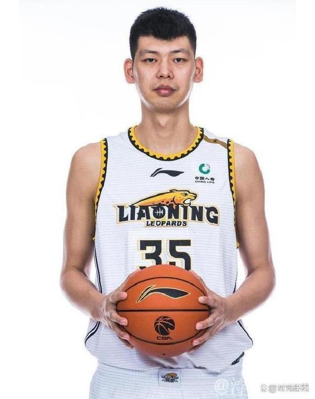 杭州经纬男篮队巡礼发布：朱荣振、黄旭等球员亮相NBL